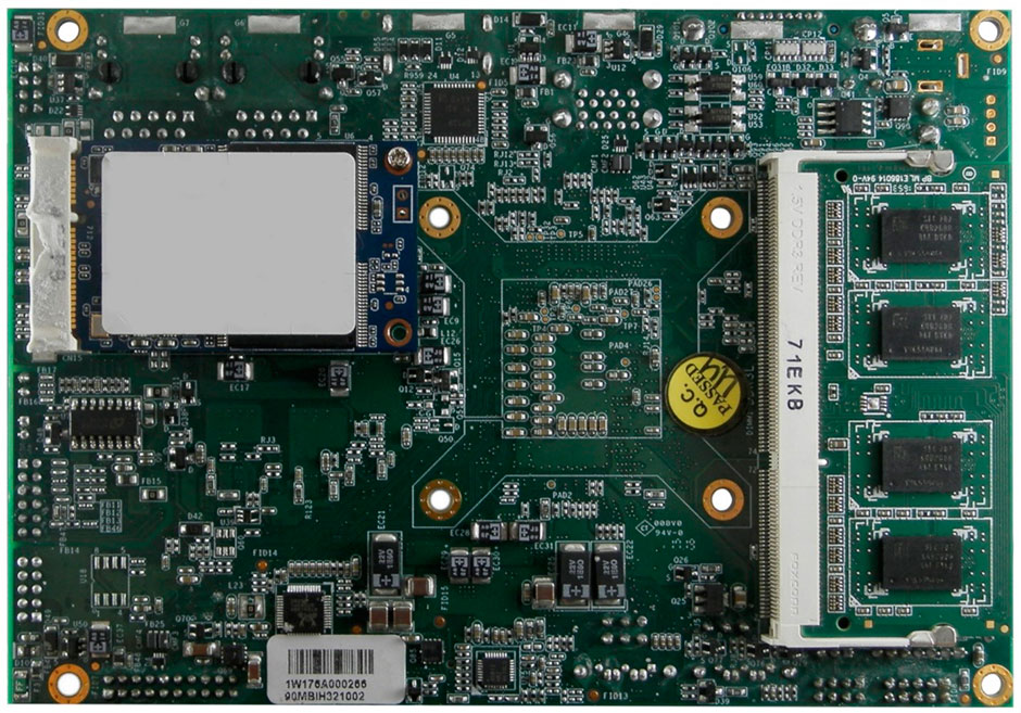 модуль памяти и SSD-накопитель формата mSATA